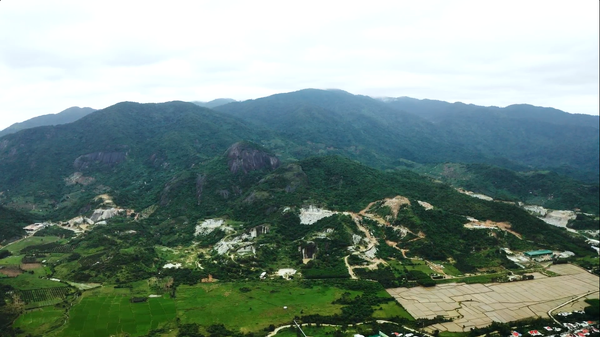 Núi Hòn Chuông (Khánh Hòa) nơi tạo nên nguồn nước khoáng kiềm thiên nhiên Vikoda.