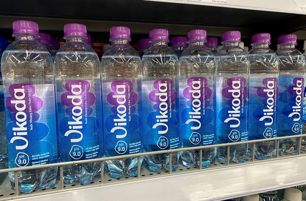 Nước khoáng kiềm thiên nhiên Vikoda với dung tích chai 500ml.
