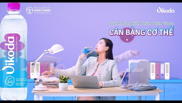 Nước khoáng kiềm thiên nhiên Vikoda có độ pH 9.0 giúp trung hòa axit, đưa cơ thể về trạng thái cân bằng.