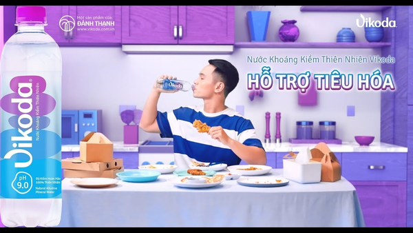 Nước khoáng kiềm thiên nhiên có vị mặn, ngọt nhẹ ở đầu lưỡi bởi hàm lượng kiềm và các khoáng chất.