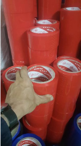 Sự hấp dẫn của băng keo đỏ