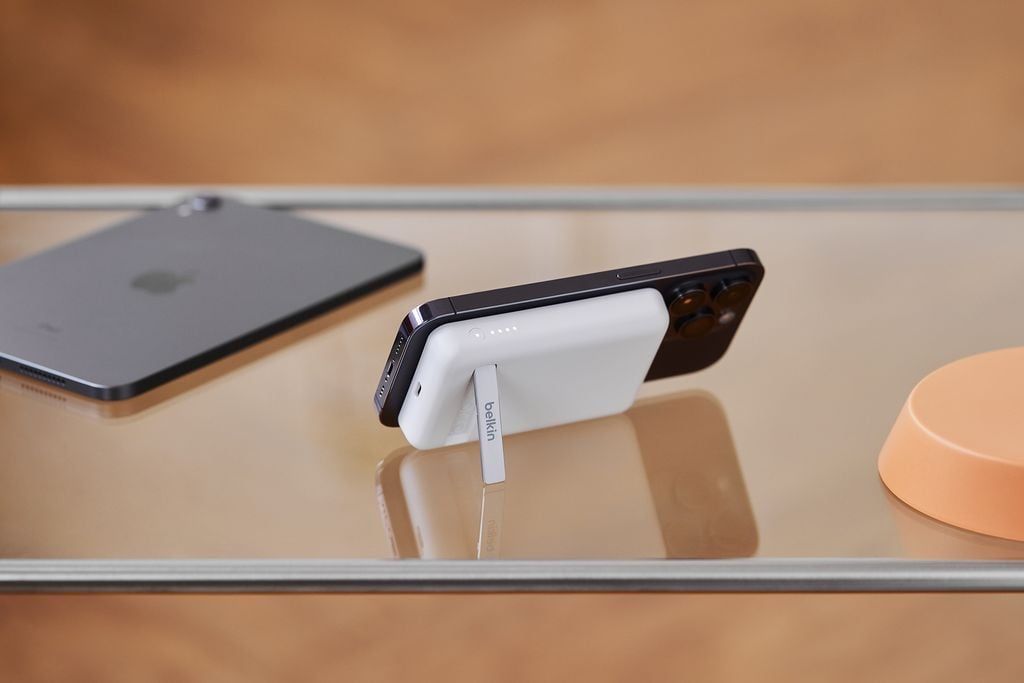 Trải nghiệm không giới hạn cùng sạc dự phòng không dây Magnetic Belkin