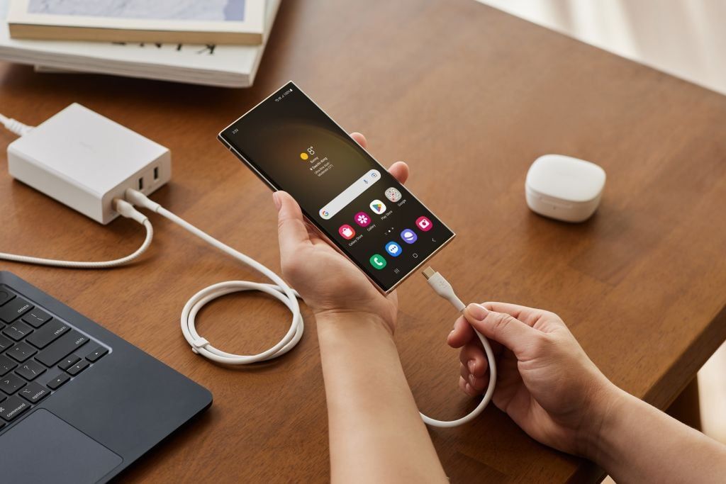 Sạc nhanh iPhone có gây chai pin?