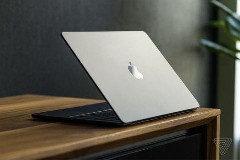 MacBook Air M2 Midnight nhiều người dùng lo ngại