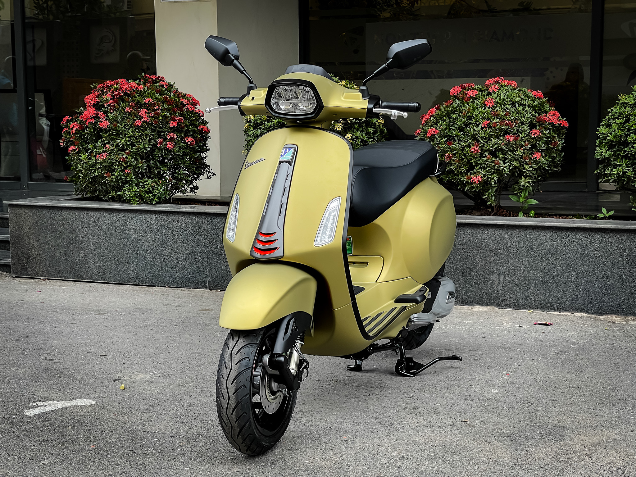 The New Vespa Sprint S 125 ABS 2025 - Hiện Đại & Thời Trang