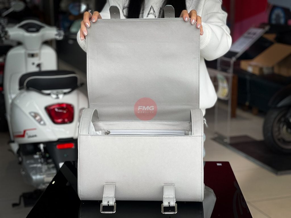 Túi Da Sau Vespa 946 Snake Cao Cấp 30 Lít - 1B012501 tại FMG Mobility | Motoplex Hanoi
