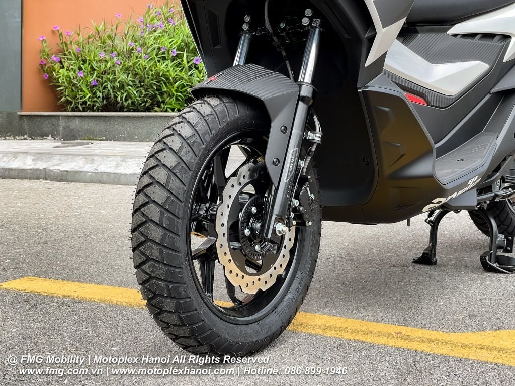 Lốp không săm đa địa hình Michelin Anakee Street 2 trên Aprilia SR GT 200