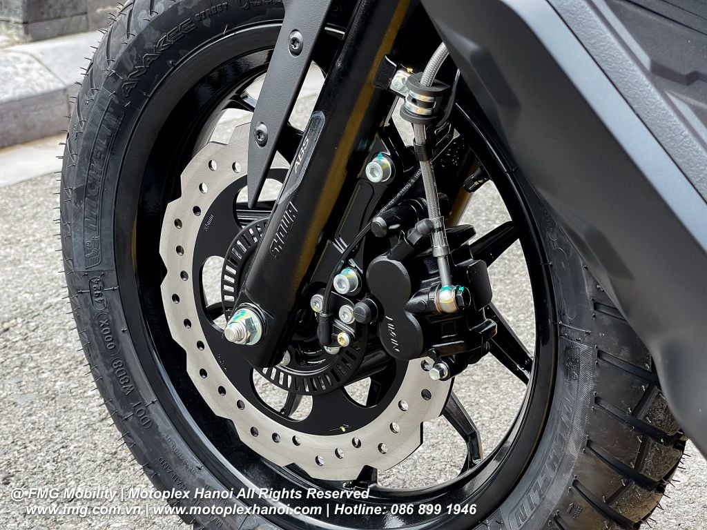 Aprilia SR GT 200 sử dụng hệ thống phanh ABS của Bosch với đĩa phanh đơn đường kính 260mm với heo phanh Nissin
