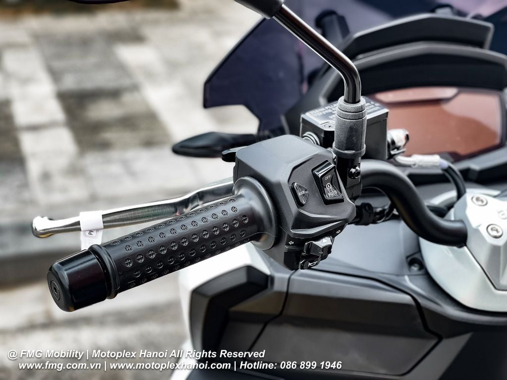 Cụm phím bấm điều hướng được thiết kế theo ngôn ngữ “Urban Adventure” thân thiện