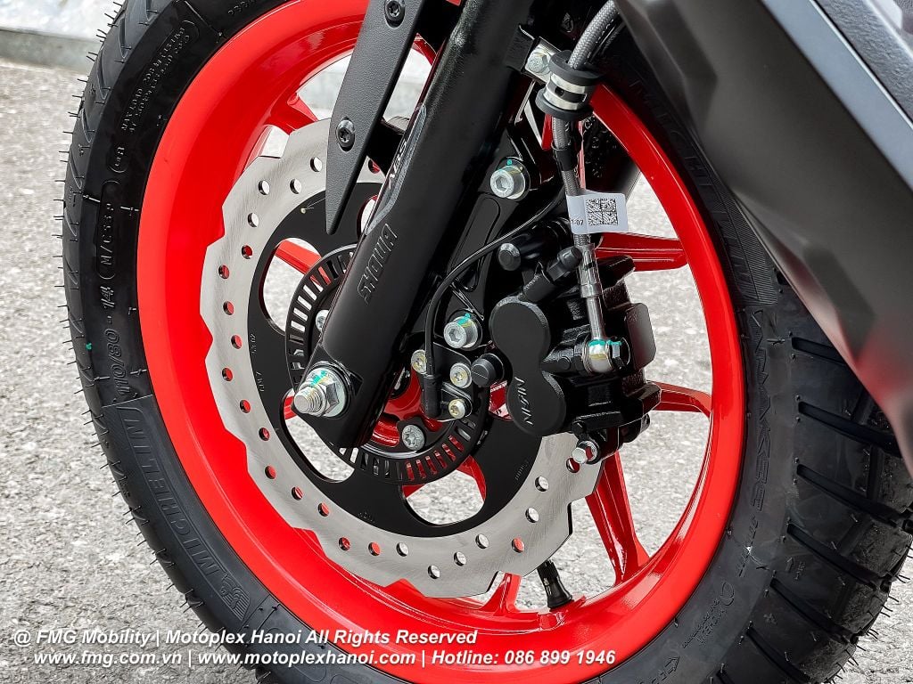 Aprilia SR GT 200 Sport sử dụng hệ thống phanh ABS của Bosch với đĩa phanh đơn đường kính 260mm với heo phanh Nissin