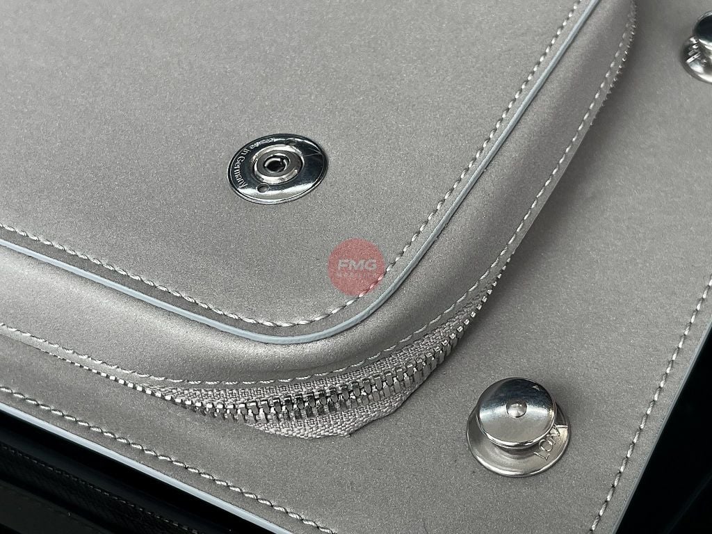 Giá Đỡ Túi Sau Vespa 946 Snake - 1B012510 tại FMG Mobility | Motoplex Hanoi