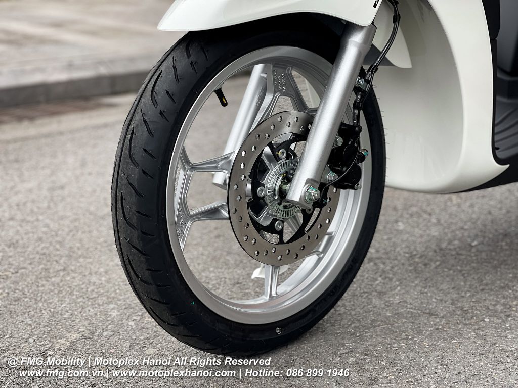 Hệ thống phuộc trước dạng ống lồng trên bánh trước của Piaggio Liberty S