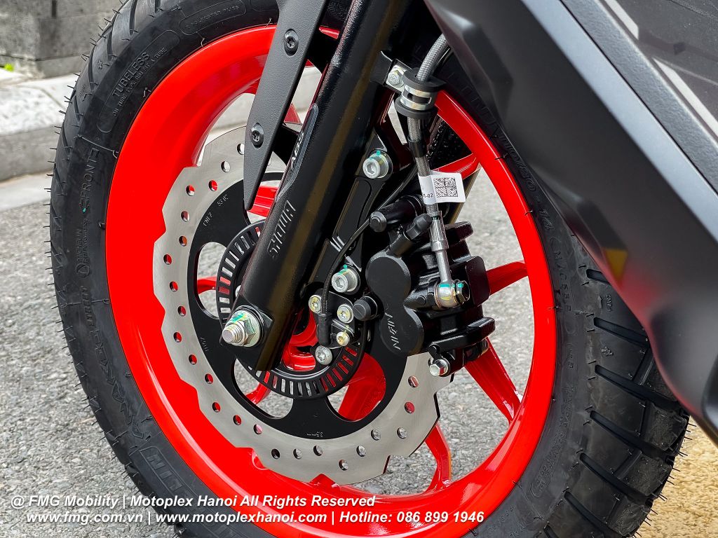 Aprilia SR GT 200 2025 sử dụng hệ thống phanh ABS của Bosch, heo phanh Nissin
