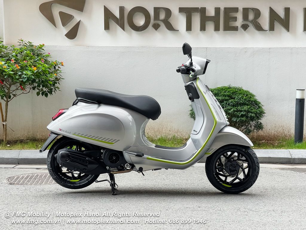 Vespa Sprint Tech 2025 kích thước DxRxC lần lượt là: 1.870 mm x 735 mm x 790 mm