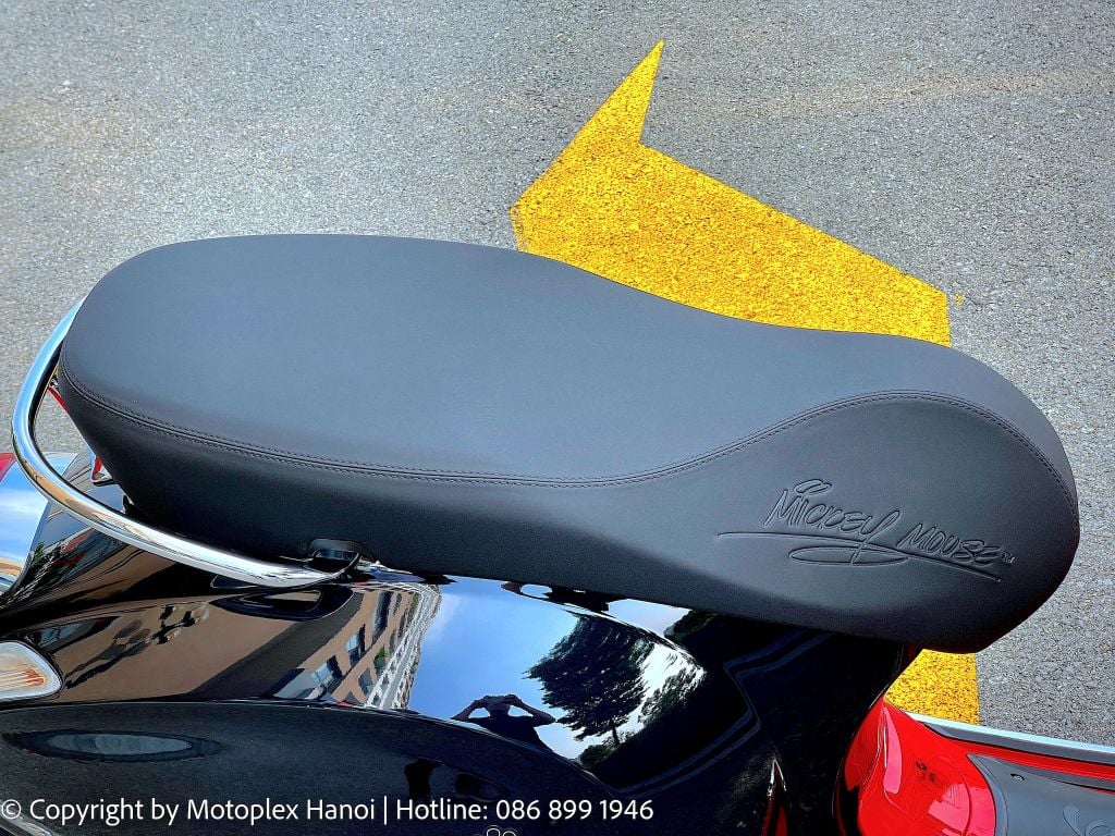 Yên Xe Mickey Mouse cho Vespa Primavera Và Vespa Sprint - 1B011717 chính hãng tại FMG Mobility | Motoplex Hanoi