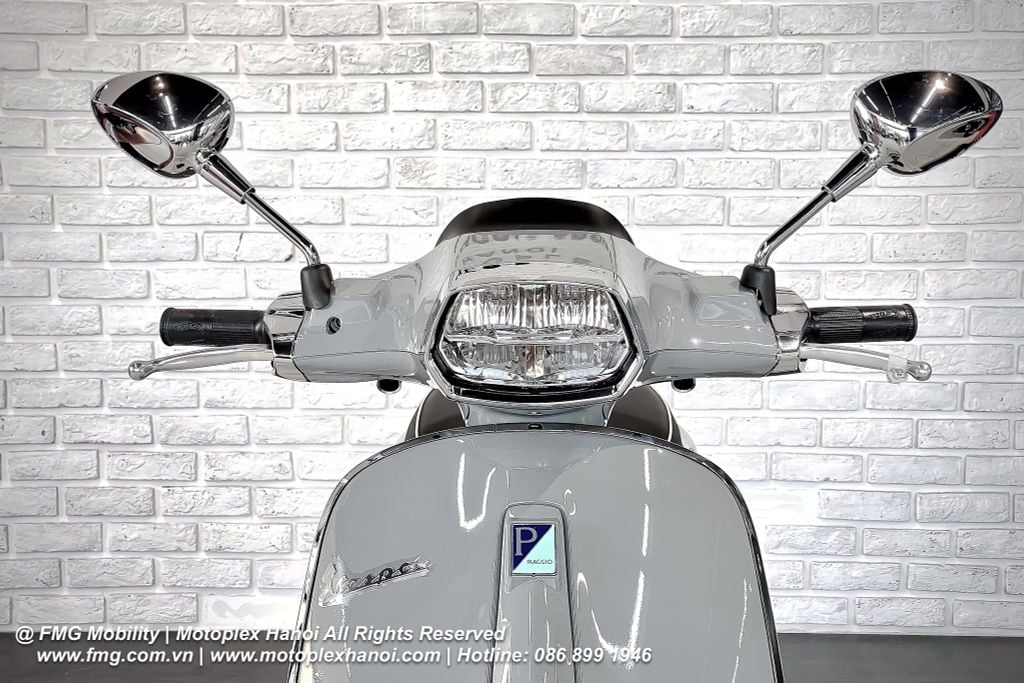 Phần đầu đèn Vespa Sprint 125 được thiết kế hình đa giác