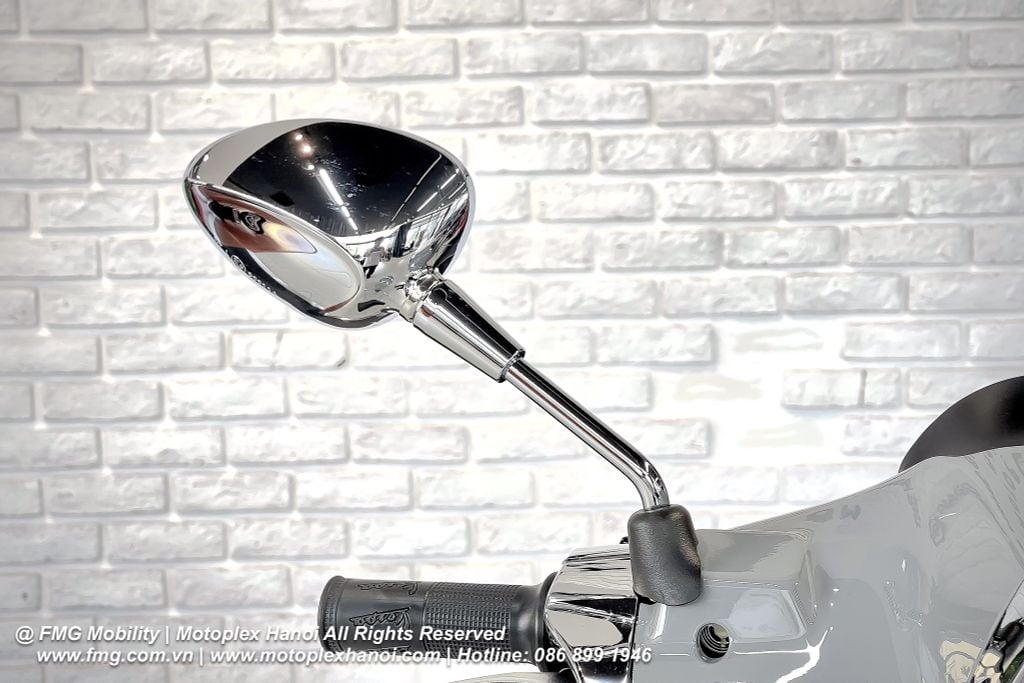 Gương chiếu hậu trên Vespa Sprint 125 ốp Chrome sang trọng