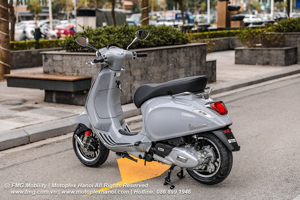 Chiều cao xe Vespa Sprint 125 phù hợp tạo tư thế ngồi thoải mái