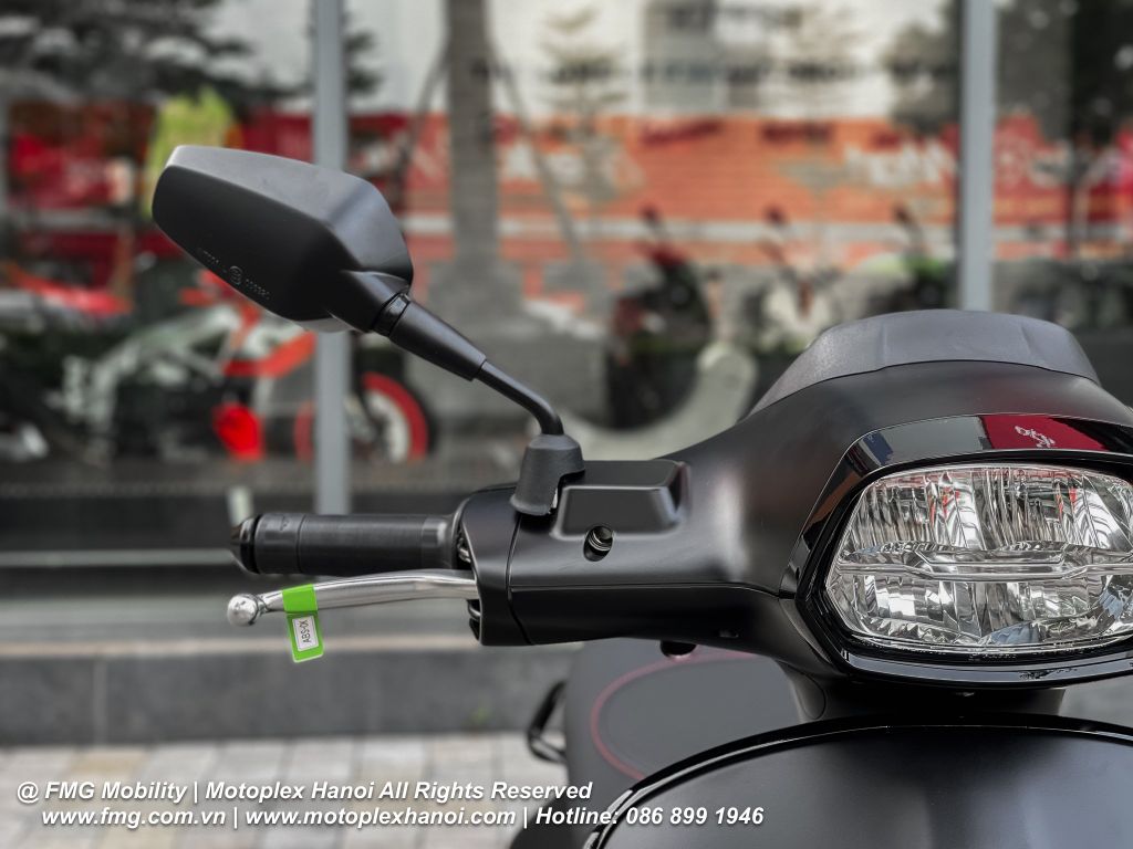 Gương chiếu hậu thiết kế mới trên Vespa Sprint S 150 sơn đen thể thao