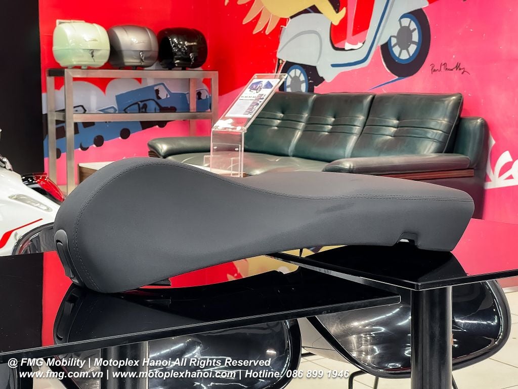 Yên Xe Mickey Mouse cho Vespa Primavera Và Vespa Sprint - 1B011717 chính hãng tại FMG Mobility | Motoplex Hanoi