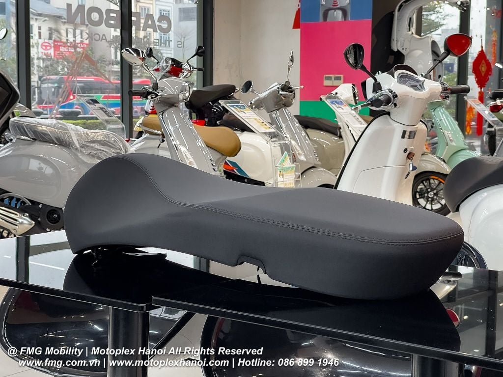 Yên Xe Mickey Mouse cho Vespa Primavera Và Vespa Sprint - 1B011717 chính hãng tại FMG Mobility | Motoplex Hanoi