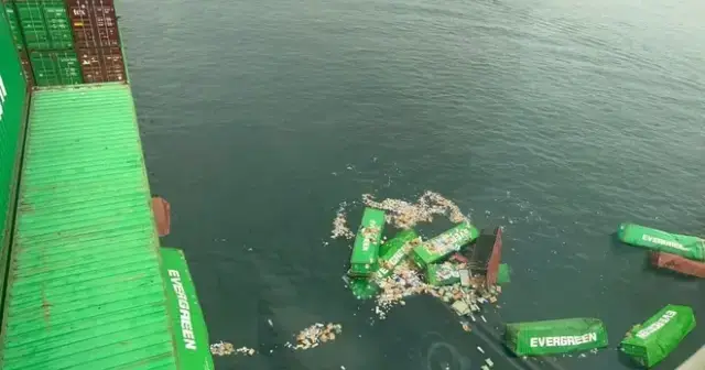 Container rơi xuống biển: Ai chịu trách nhiệm? Bài học từ sự cố tàu Evergreen tại Peru