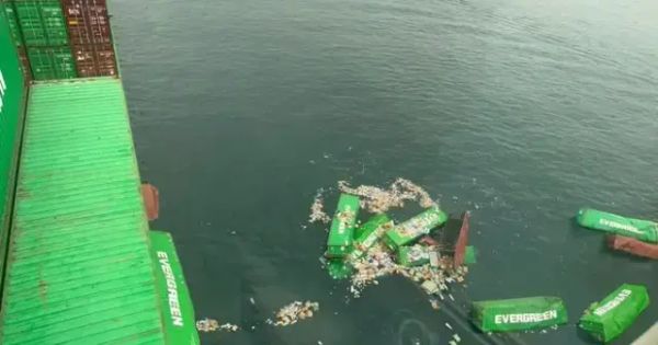 Container rơi xuống biển: Ai chịu trách nhiệm? Bài học từ sự cố tàu Evergreen tại Peru