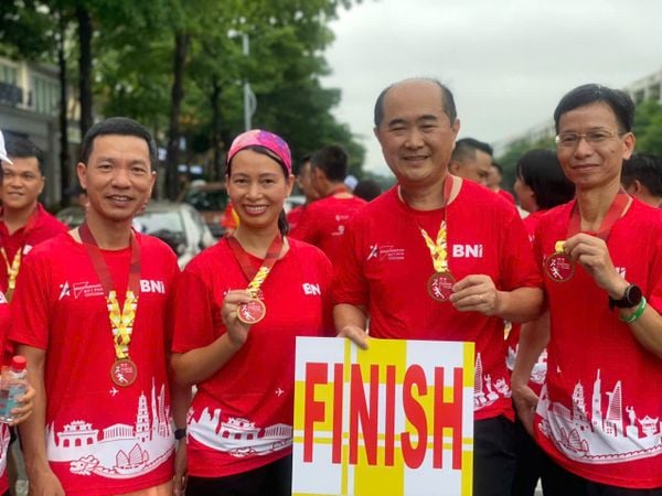 Lãnh đạo Thế giới Bảo hiểm Online tham gia sự kiện chạy bộ kỉ niệm 15 năm BNI Việt Nam