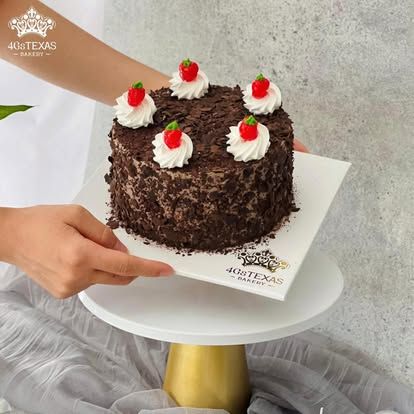 Bánh Kem Cho Mẹ: Hơn Cả Một Món Quà, Là Lời Tri Ân Sâu Sắc