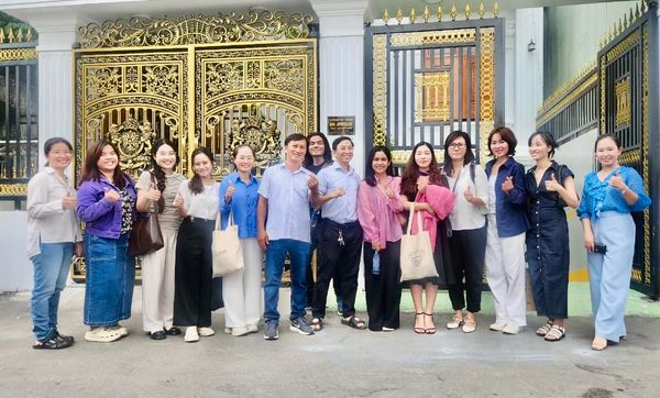 Học viên MUS  đi  tham  quan  doanh nghiệp BN Jewelry