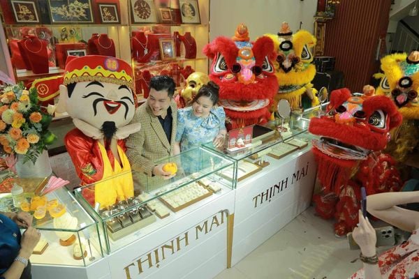 Cựu  học viên Trần Quốc Thịnh khai trương Tiệm vàng