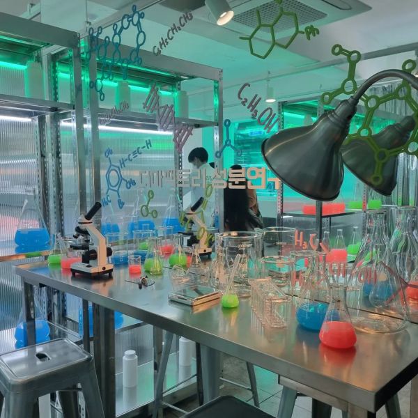 pop-up-store-Derma-Factory