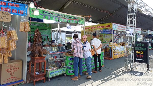 Trầm Hương Sao Việt tại lễ hội bánh dân gian nam bộ tại An Giang