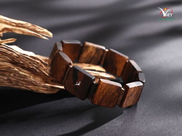 vòng đeo tay nam trầm hương - kiểu vuông