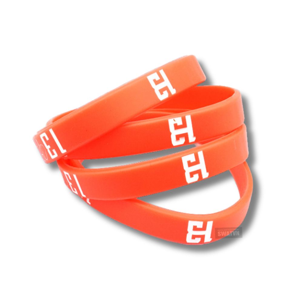 LỰA CHỌN ĐƠN VỊ GIA CÔNG VÒNG TAY CAO SU IN LOGO THƯƠNG HIỆU