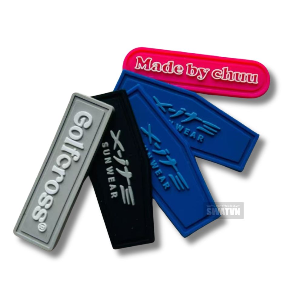 TẠI SAO CÁC THƯƠNG HIỆU LỚN ƯA CHUỘNG NHÃN MÁC CAO SU THỜI TRANG?