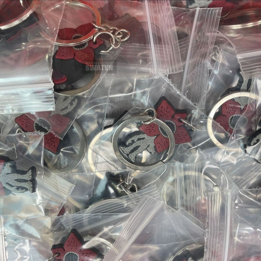 Sản xuất móc khoá giá rẻ bằng cao su in thông tin thương hiệu