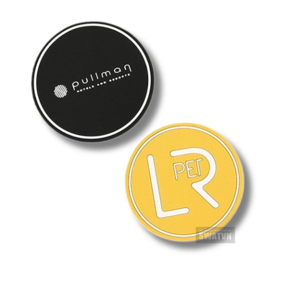 SO SÁNH NHÃN MÁC CAO SU, NHÃN DA, NHÃN VẢI - ĐÂU LÀ LỰA CHỌN TỐT?