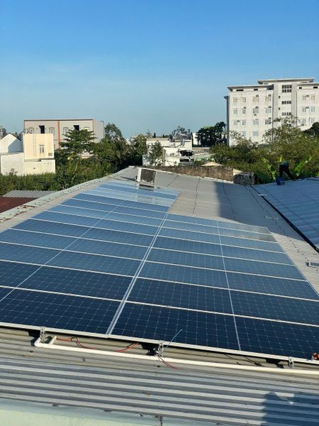 Hệ thống điện mặt trời hòa lưới 12,7 kwp có lưu trữ 15 kwh
