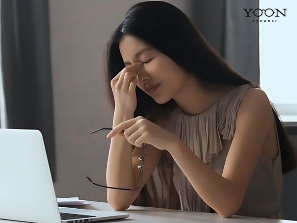 Bị Đau Đầu Khi Đeo Kính