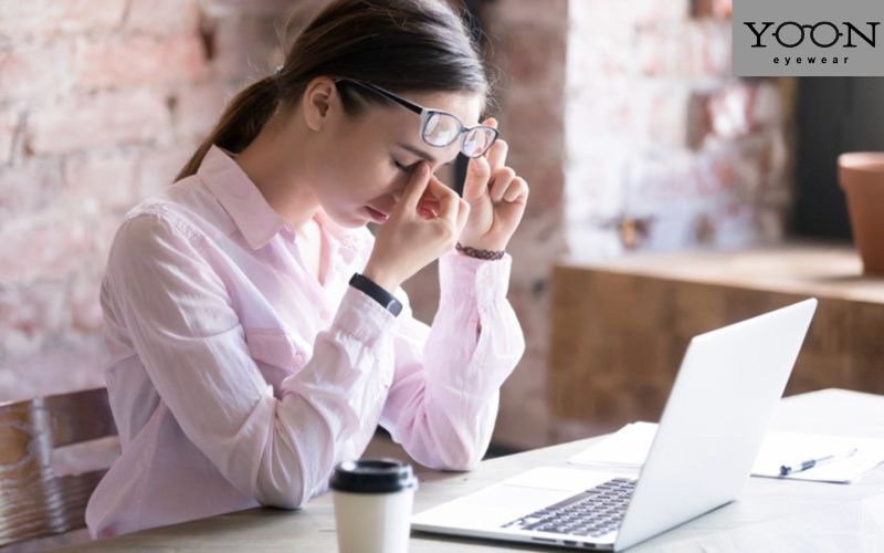 Nguyên nhân gây mỏi mắt thường đến từ việc tiếp xúc nhiều với thiết bị điện tử