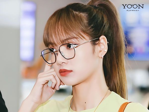 CÁCH CHỌN KÍNH MẮT CHO NGƯỜI BỊ MỘNG MẮT