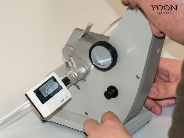 CÁCH ĐIỀU CHỈNH CHỈ SỐ ABBE NHƯ THẾ NÀO?