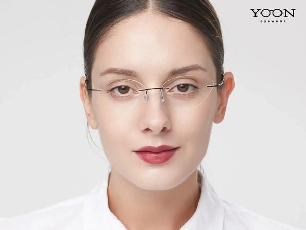 CẦN ĐEO KÍNH MỎNG KHI NÀO?