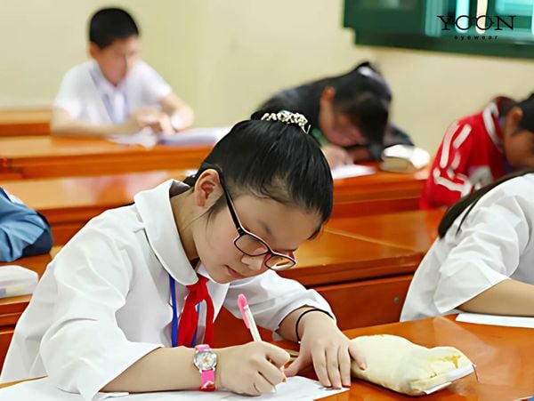 CẬN THỊ DO ÁP LỰC HỌC TẬP
