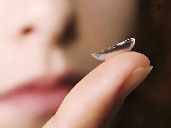 CÓ NÊN ĐEO CHUNG KÍNH ÁP TRÒNG VỚI NGƯỜI KHÁC KHÔNG?&nbsp;VÌ SAO