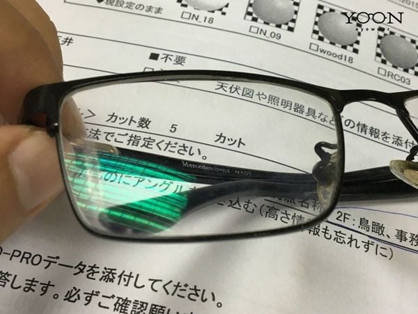 CÓ NÊN ĐEO KÍNH CHỐNG ÁNH SÁNG XANH KHÔNG?
