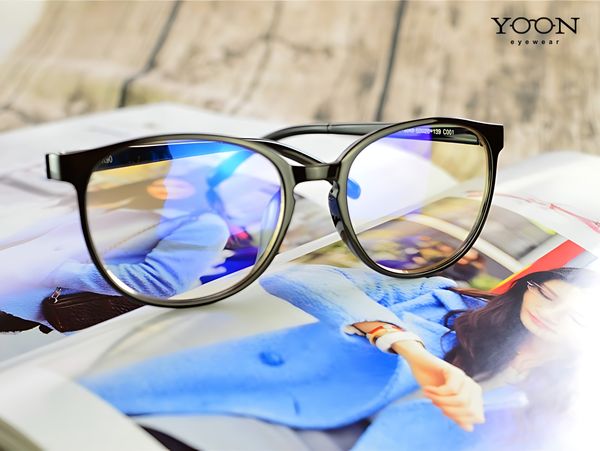 CÓ NÊN SỬ DỤNG TRÒNG KÍNH CHỐNG MỎI MẮT?