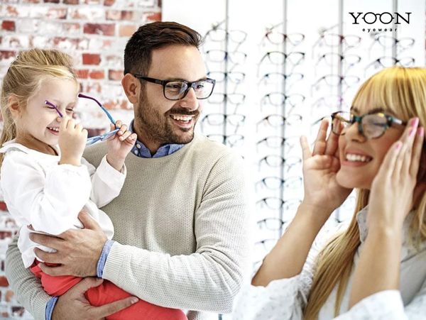 Đối Tượng Nên Sử Dụng Tròng&nbsp;Kính Chống Trầy Xước?