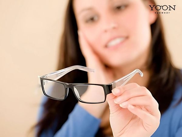 HƯỚNG DẪN KHẮC PHỤC TÌNH TRẠNG LỒI MẮT KHI ĐEO KÍNH
